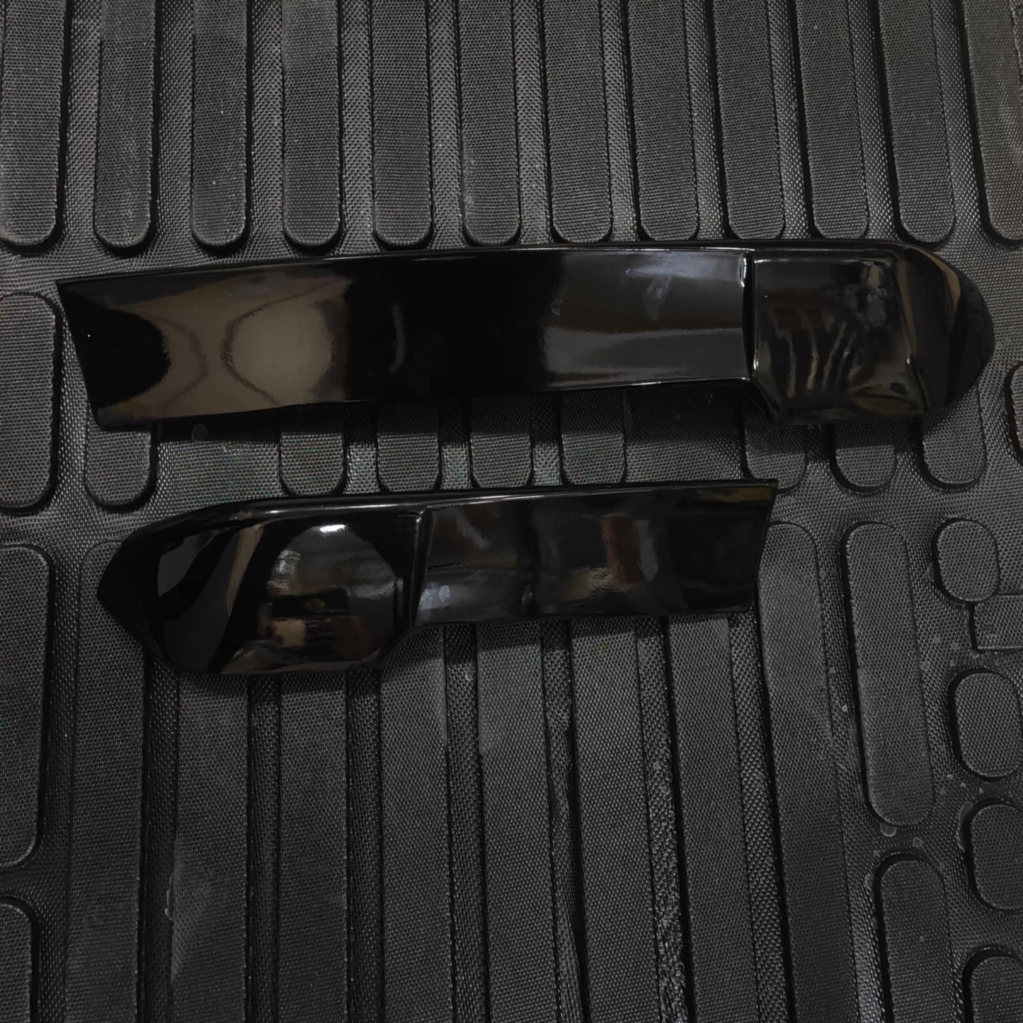 BECQUET DE PORT ARRIERE DOBLO VAN (COMMERCIAL)